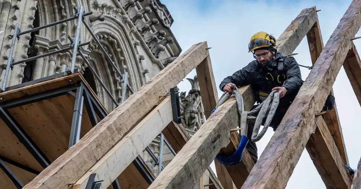 American builders help to restore iconic Paris landmark