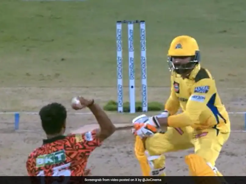 Pat Cummins Withdraws Run Out Appeal vs Ravindra Jadeja For Field Obstruction. Sparks Massive Debate. Watch