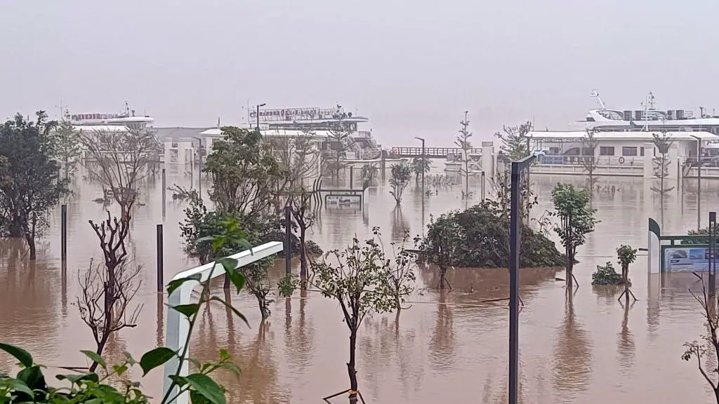 Tens of thousands evacuated from massive China floods