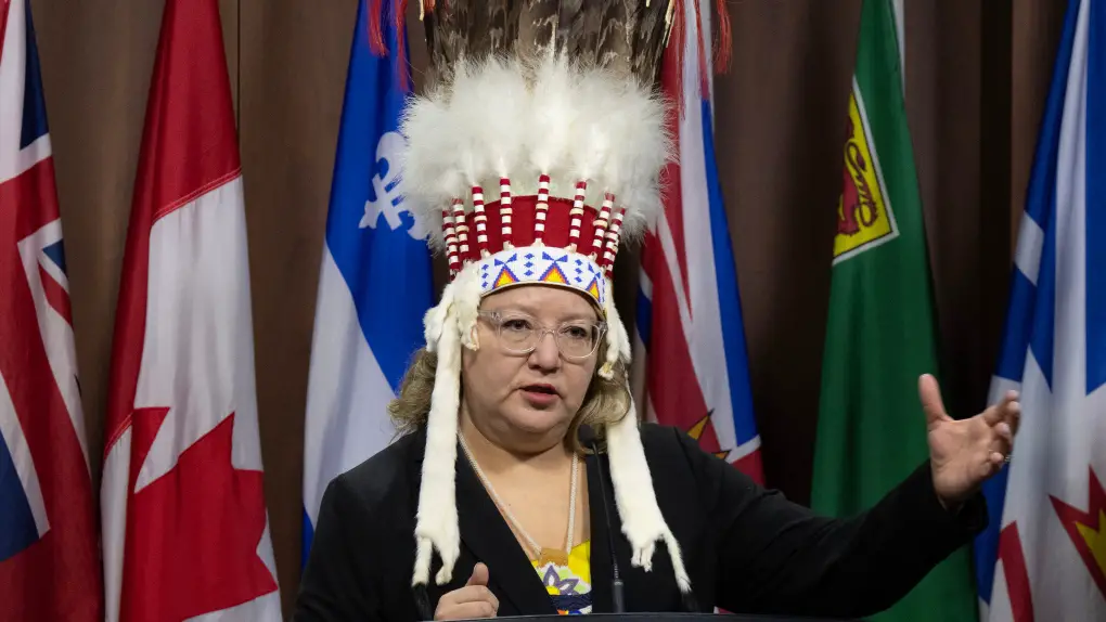 Trudeau reacts after AFN chief says headdress taken from plane cabin