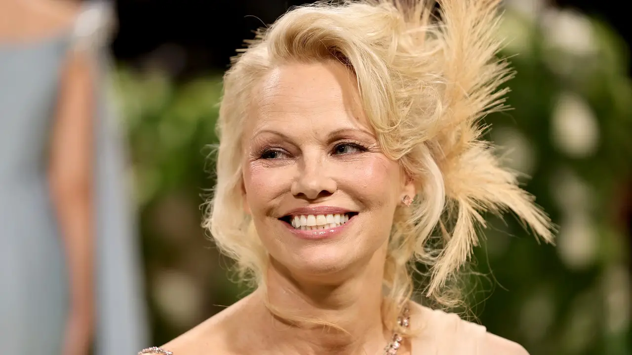 Pamela Anderson Is Absolutely Glowing at the Met Gala 2024 in Oscar de la Renta