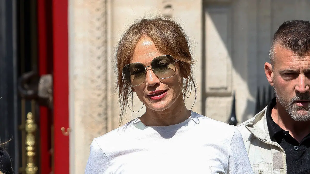 Jennifer Lopez Is Basically Swimming in These Baggy Jeans—and They Still Look So Good