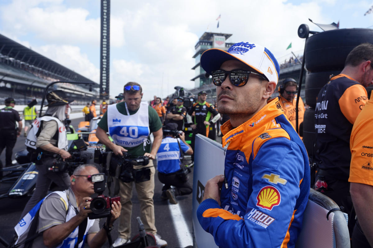 Indy 500 qualifying: Kyle Larson locks into the field; Rinus Veekay recovers from early crash to get into top 12