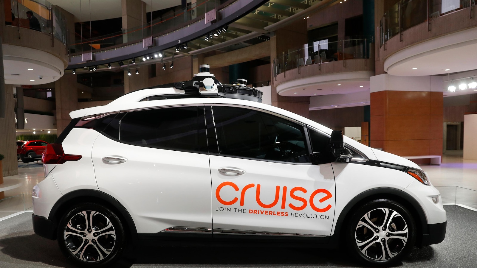 GM’s Cruise to start testing robotaxis in Phoenix area with human safety drivers on board