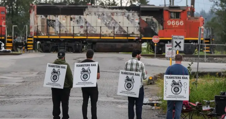 Concern, frustration grows as CPKC, CN rail labour dispute continues – National