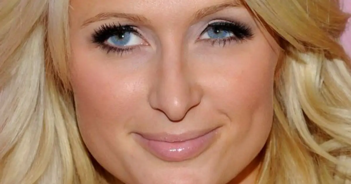 People Are Just Realising Paris Hilton’s Eyes Aren’t Blue