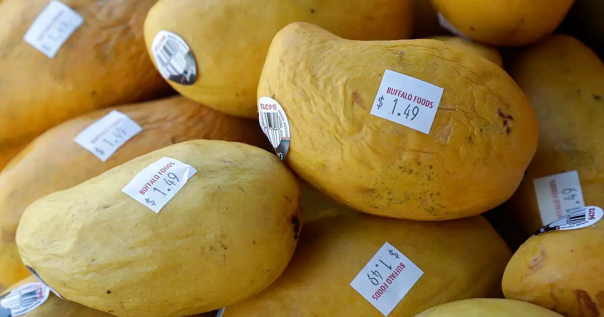 So THAT’s How To Peel A Mango Properly