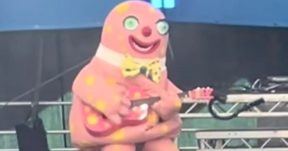 We Can’t Stop Watching This Clip Of Mr Blobby Covering Wonderwall At A UK Festival