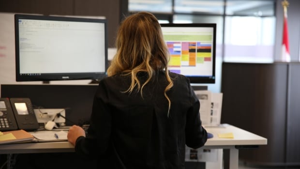 Ottawa hoping to convince reluctant civil servants of the benefits of working from the office