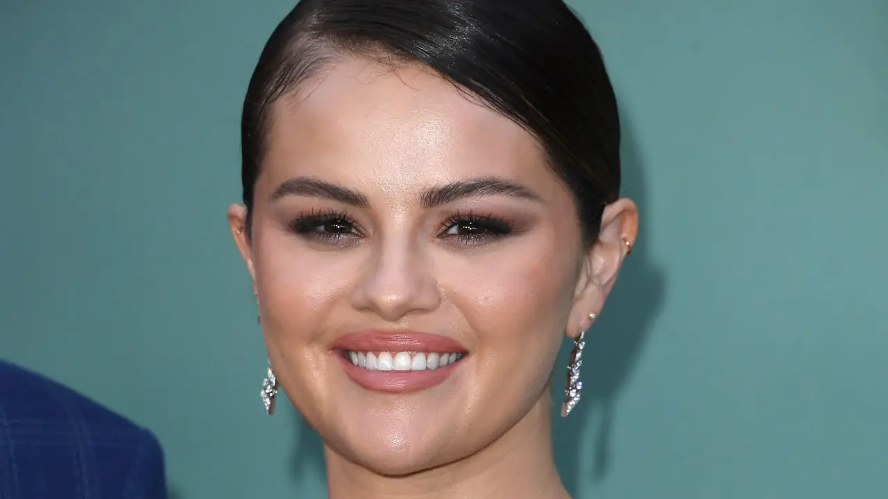 Selena Gomez’s Toffee Nails Are the Perfect Color for Easing Into Fall