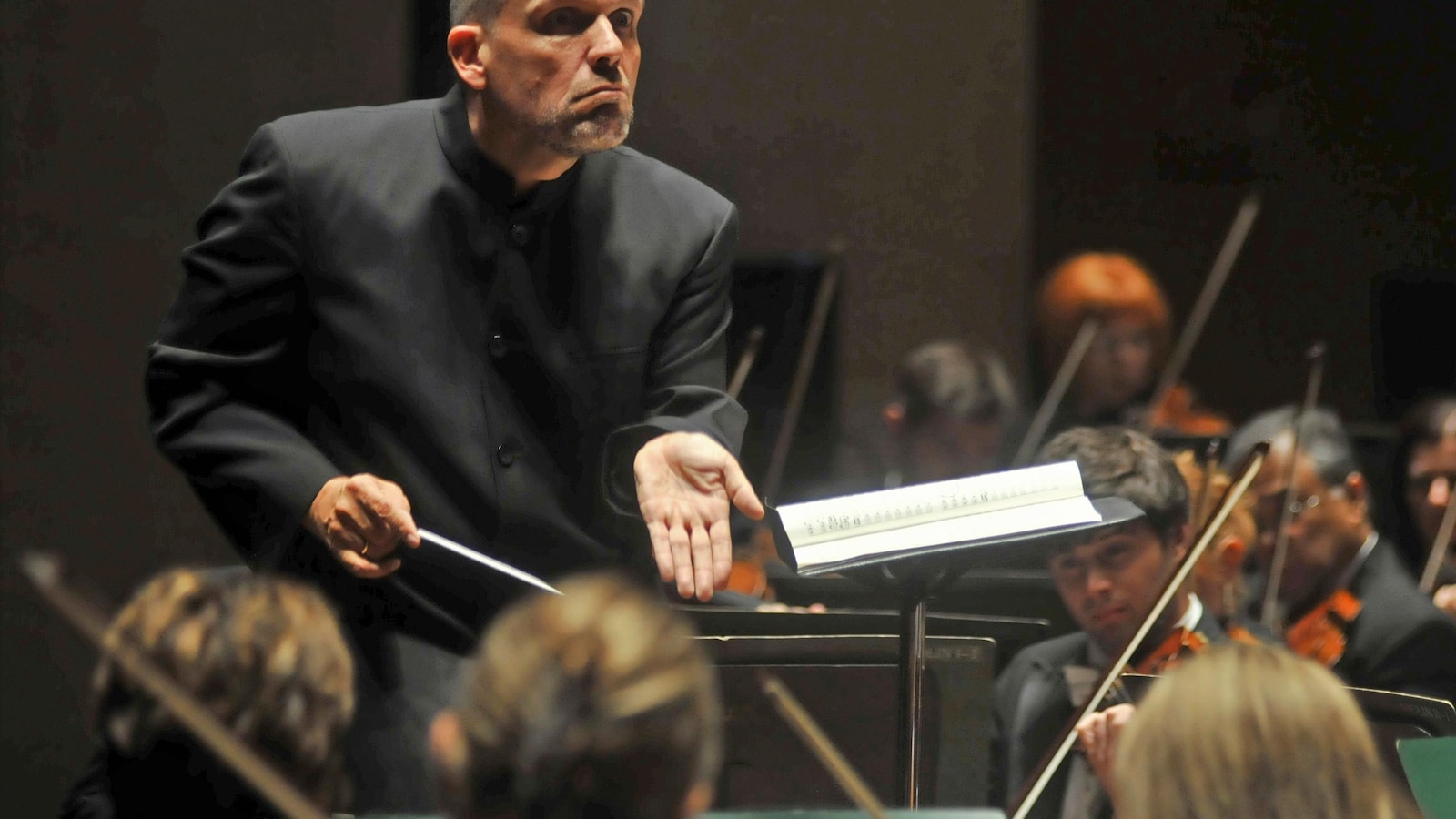 Van Zweden earned $1.5M as New York Philharmonic music director in 2022-23