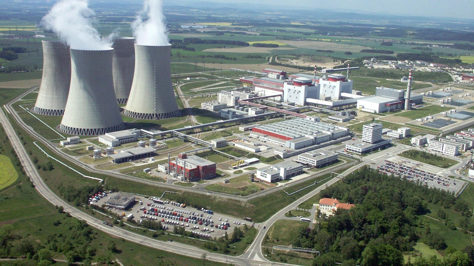 Czech power company CEZ signs deal with Britain’s Rolls-Royce SMR to build modular nuclear reactors