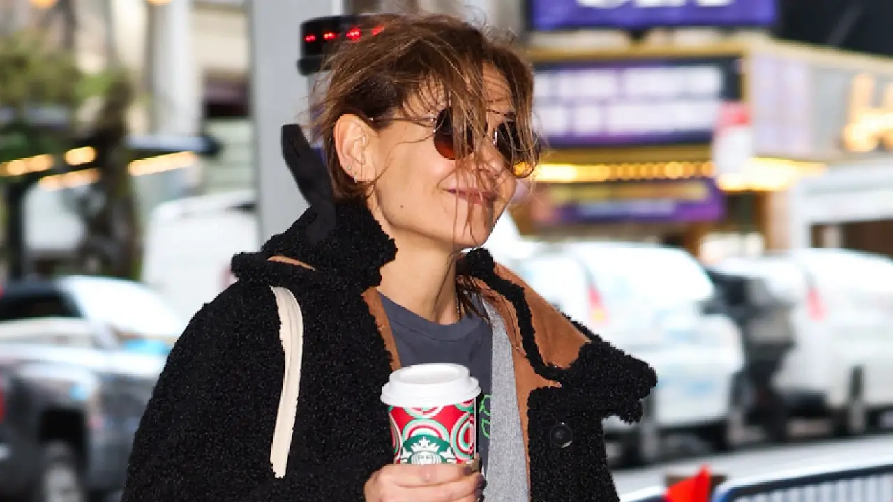 Katie Holmes Steps Out in the Warmest, Coziest Jacket in Her Big Baggy Coat Collection