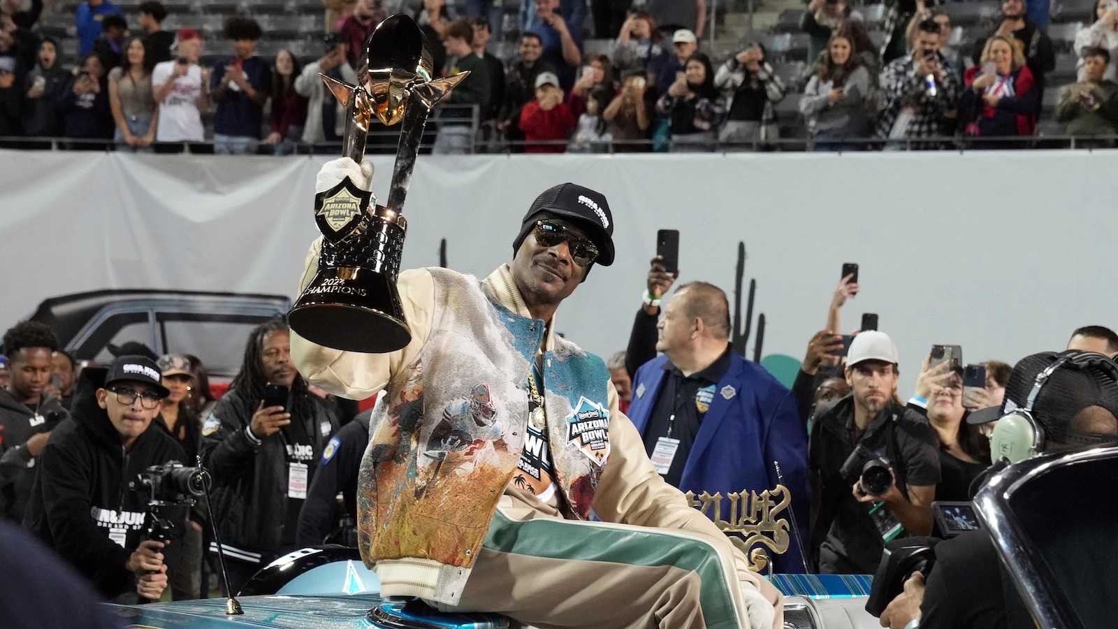 Snoop’s game: Snoop Dogg thrills the crowd in the bowl that bears his name