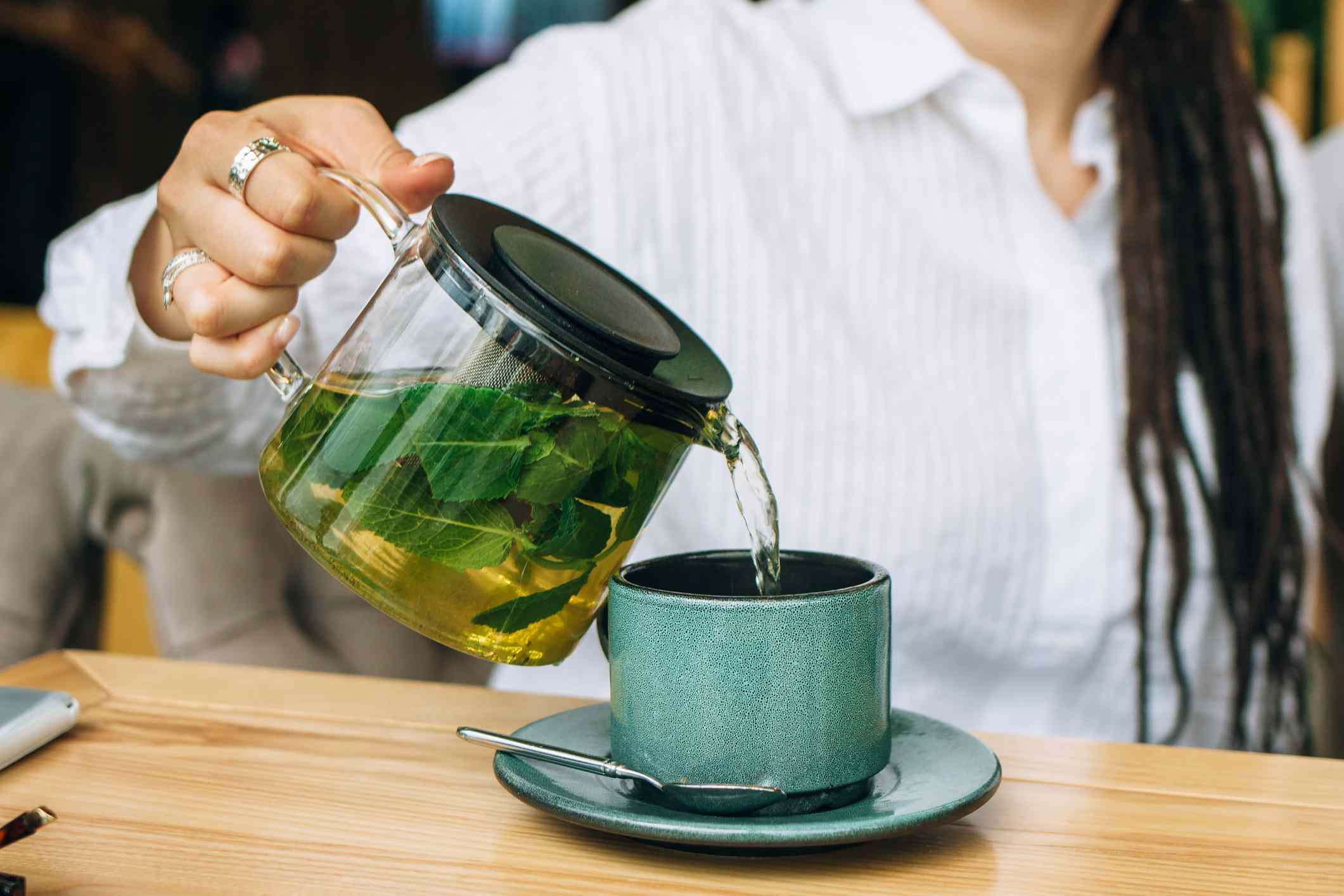 Benefits of Spearmint Tea, Plus Nutrition and Risks