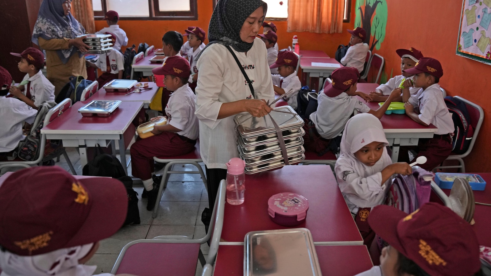 Indonesia launches free meal program to combat kids, pregnant women malnutrition